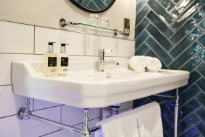 the white hart hotel