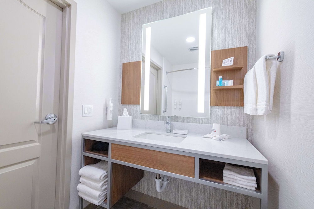 hilton garden inn lakewood