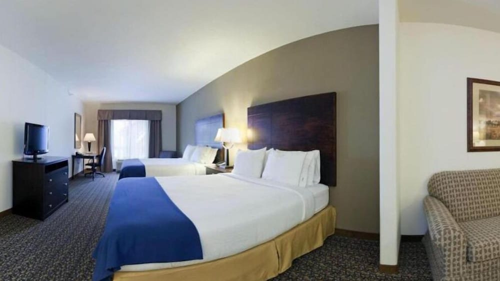 holiday inn express hotel and suites lander by ihg