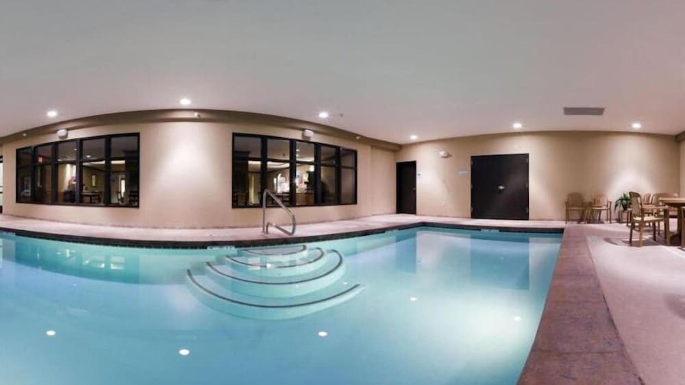 holiday inn express hotel and suites lander by ihg