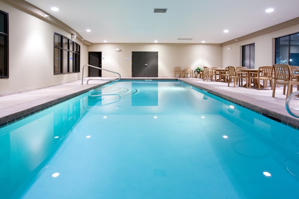 holiday inn express hotel and suites lander by ihg
