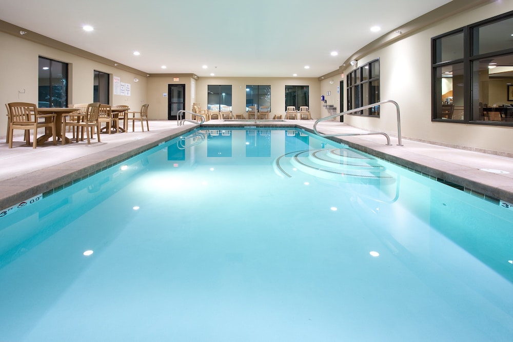holiday inn express hotel and suites lander by ihg
