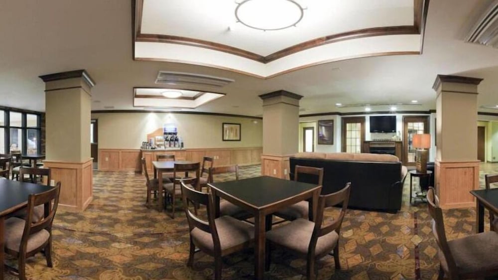 holiday inn express hotel and suites lander by ihg