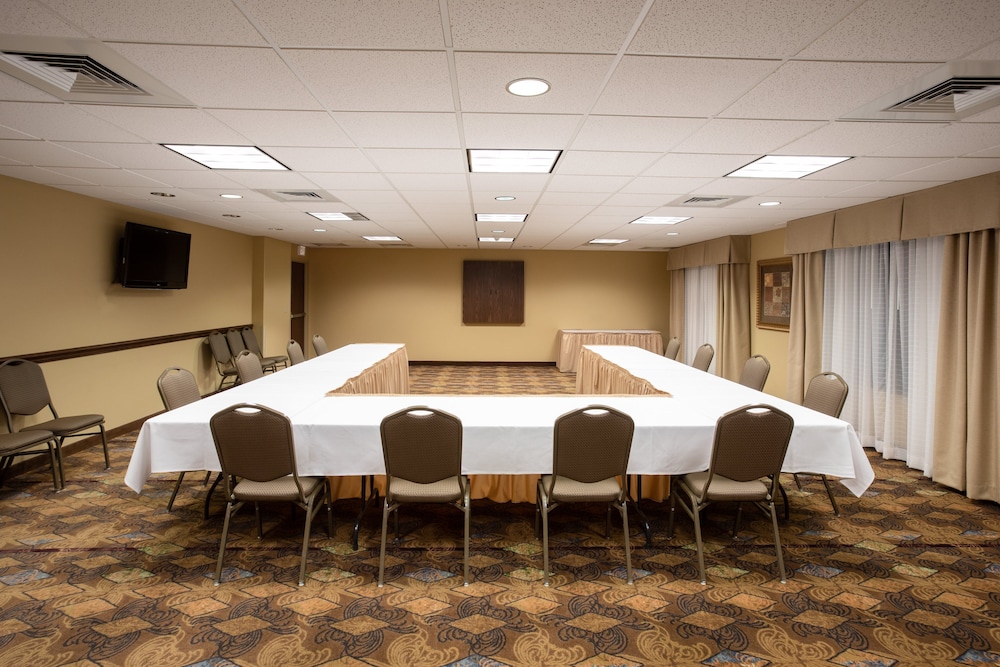 holiday inn express hotel and suites lander by ihg
