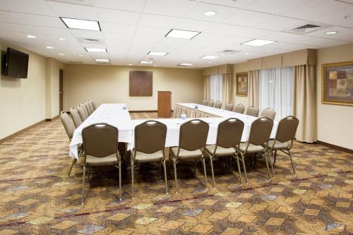 holiday inn express hotel and suites lander by ihg