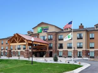 holiday inn express hotel and suites lander by ihg