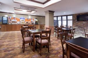 holiday inn express hotel and suites lander by ihg