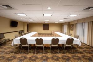 holiday inn express hotel and suites lander by ihg