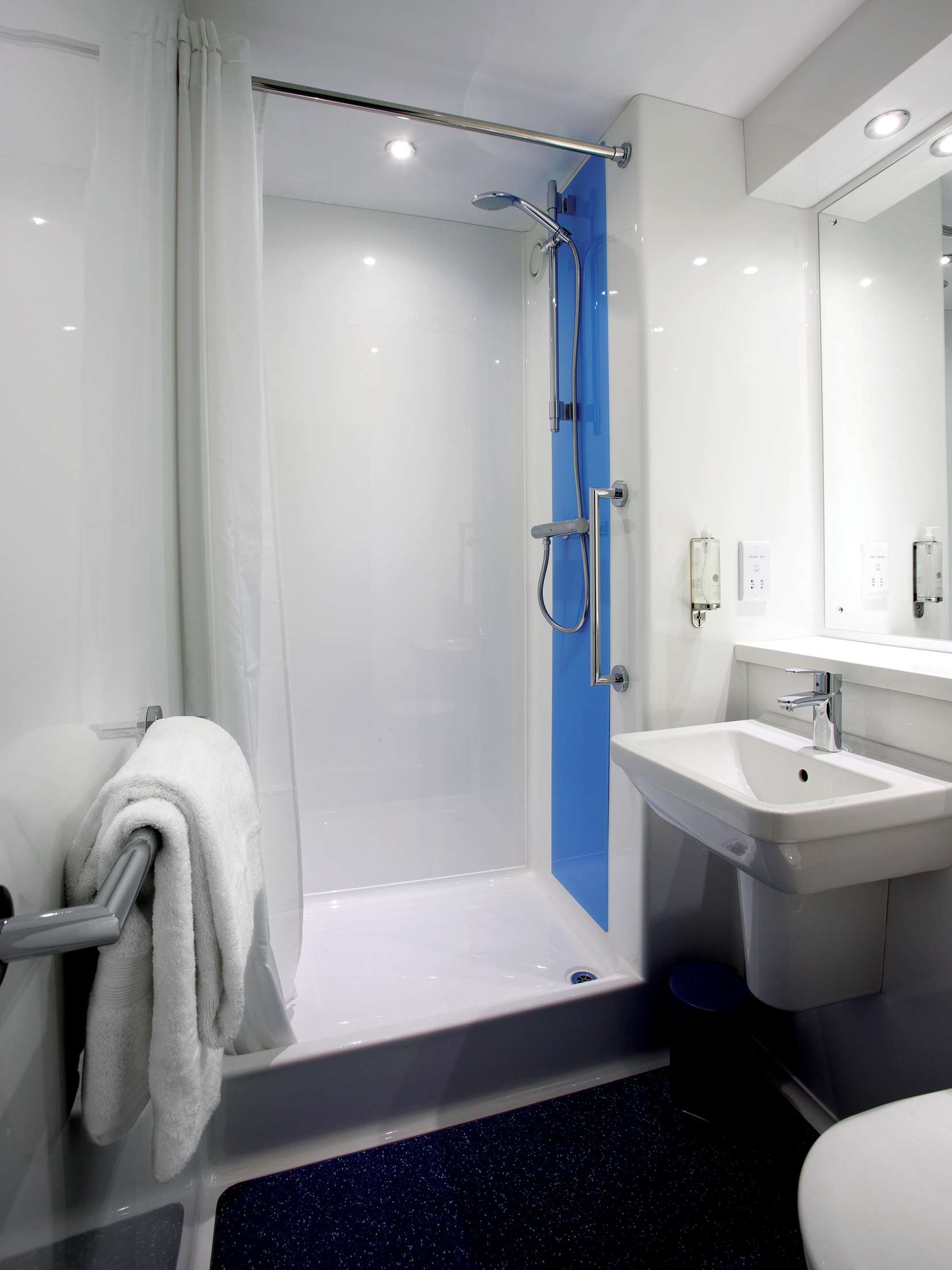 travelodge newcastle whitemare pool