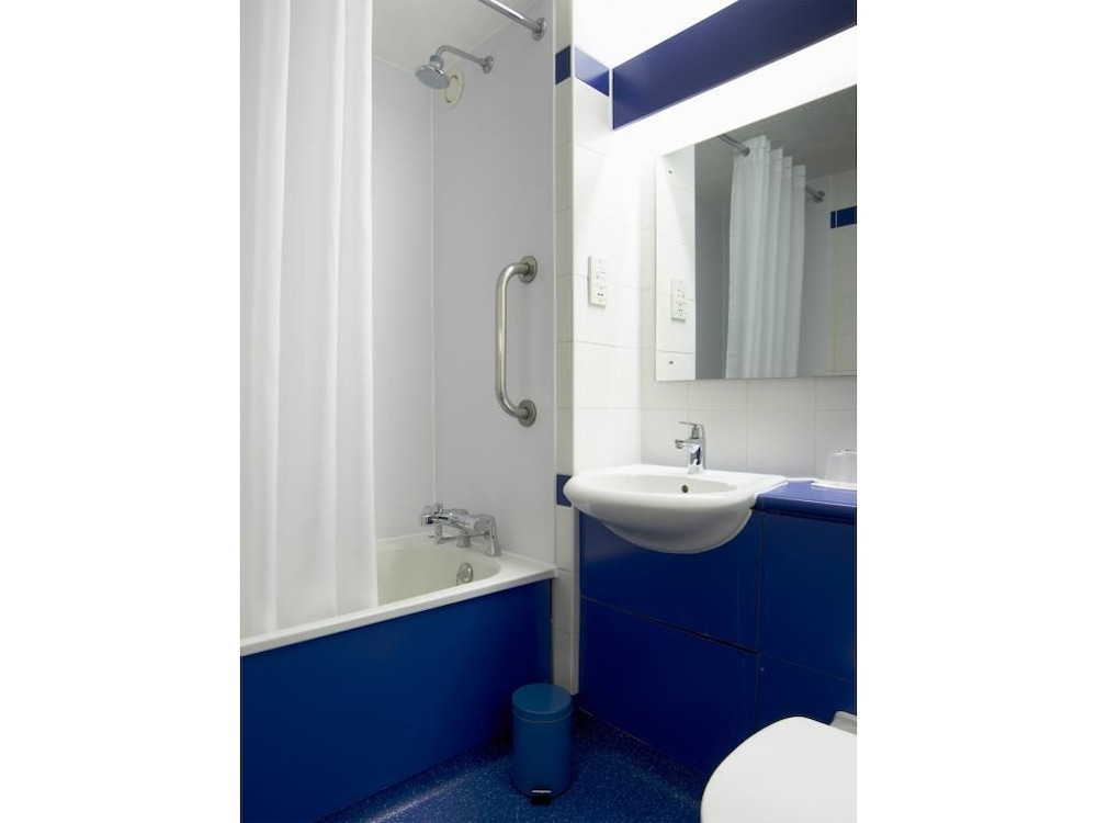 travelodge aberdeen bucksburn