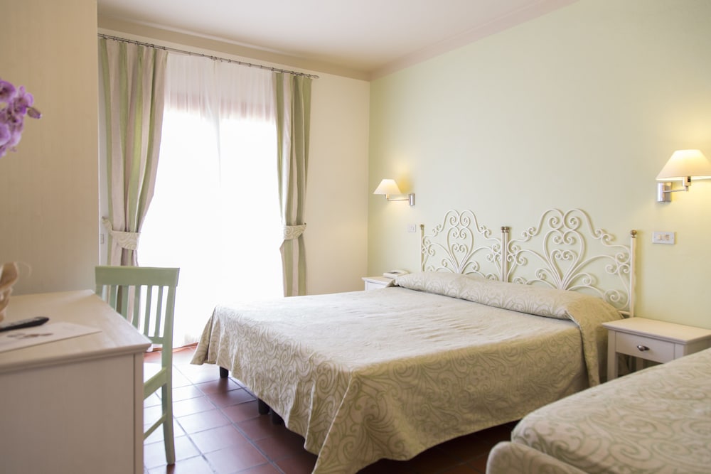 blu hotel laconia village