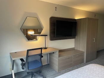 holiday inn express lapeer by ihg