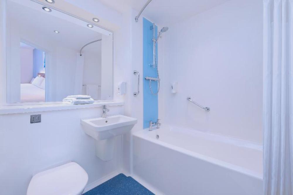 travelodge birmingham fort dunlop