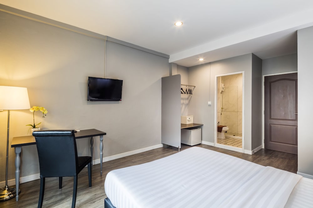 at hua lamphong hotel hostel