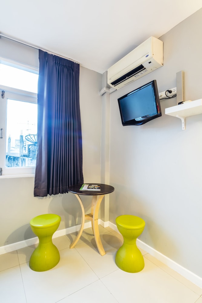 at hua lamphong hotel hostel