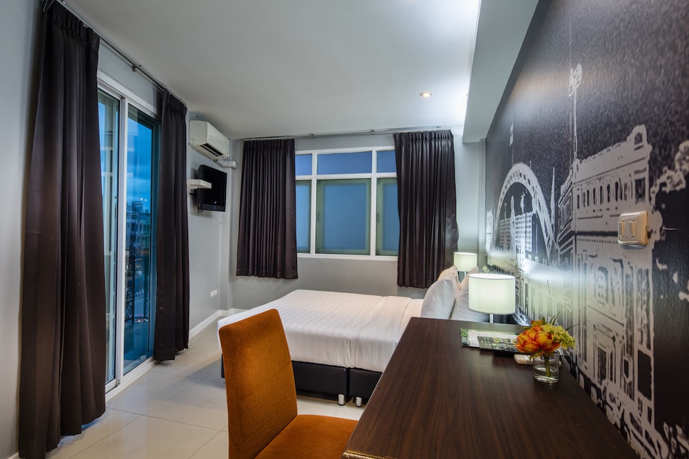 at hua lamphong hotel hostel