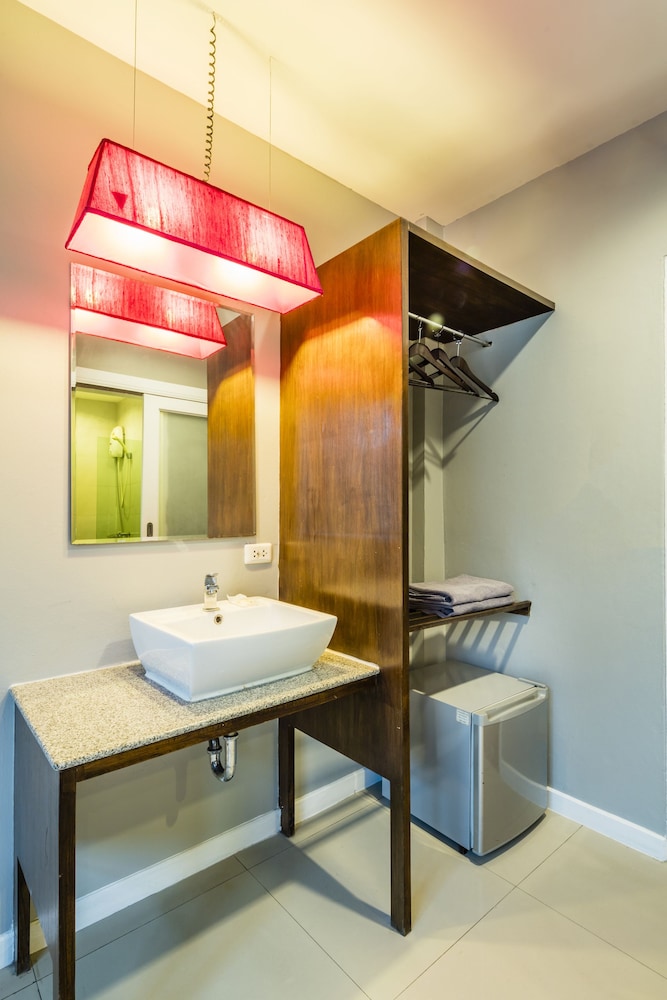 at hua lamphong hotel hostel