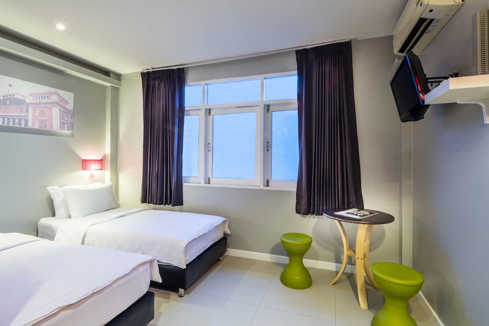 at hua lamphong hotel hostel