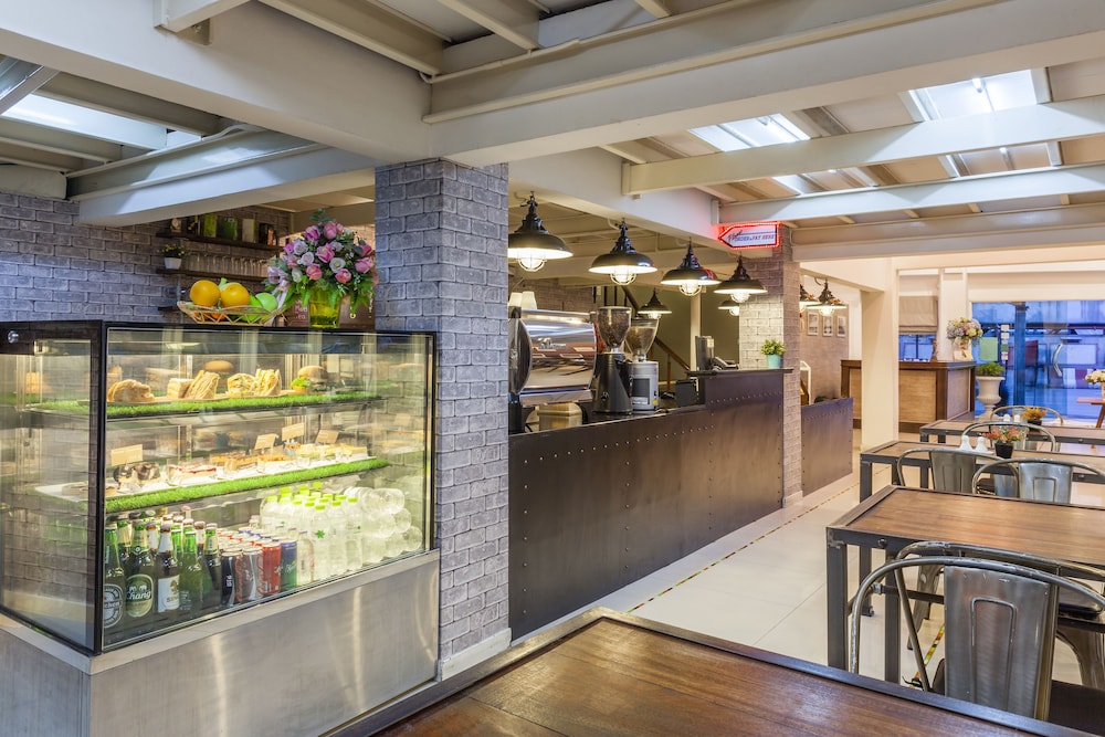 at hua lamphong hotel hostel