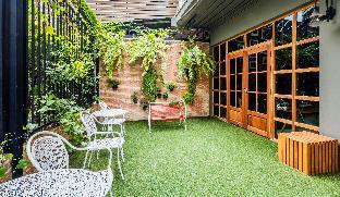 at hua lamphong hotel hostel