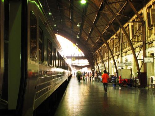 at hua lamphong hotel hostel