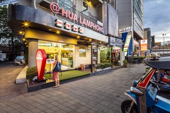 at hua lamphong hotel hostel