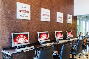 at hua lamphong hotel hostel