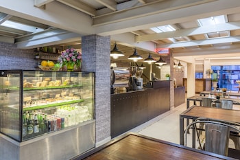 at hua lamphong hotel hostel