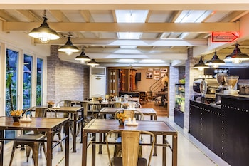 at hua lamphong hotel hostel