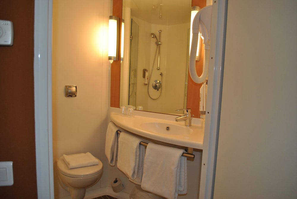ibis loriol le pouzin