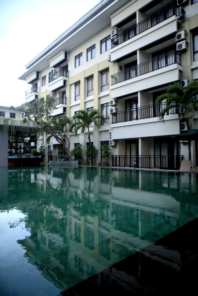 grand kuta hotel and residence