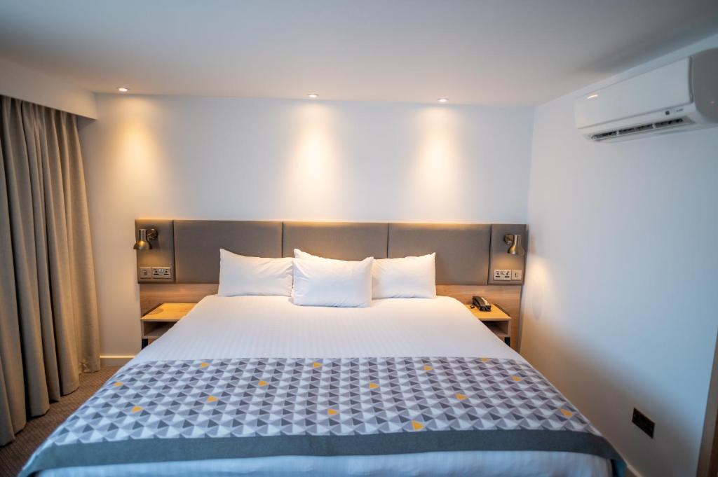holiday inn leicester by ihg