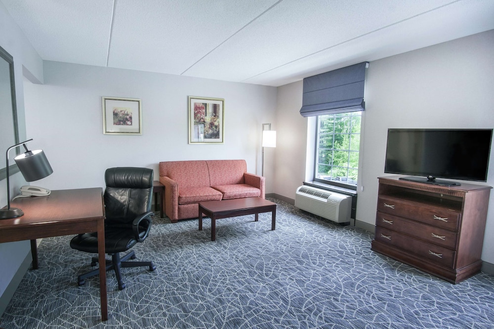 hampton inn and suites berkshires lenox