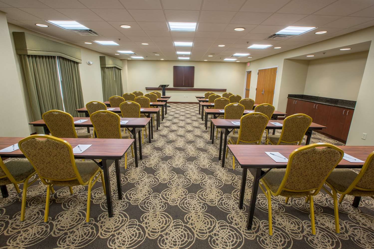 hampton inn and suites berkshires lenox