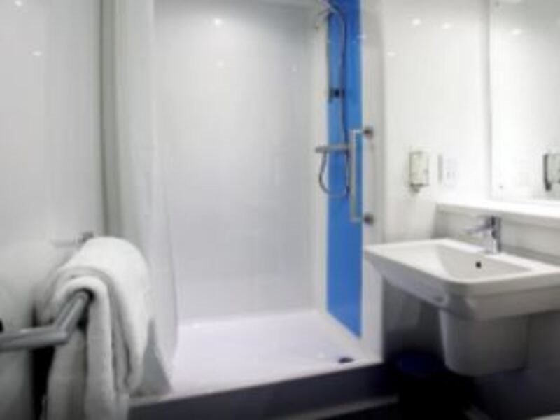 travelodge swansea m4