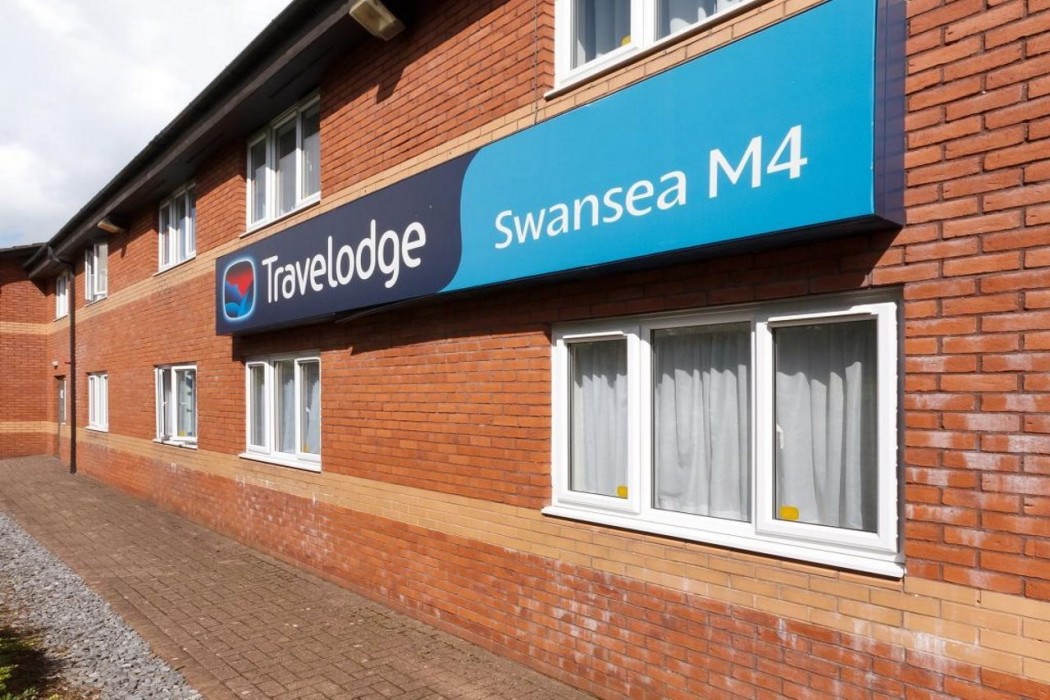 travelodge swansea m4