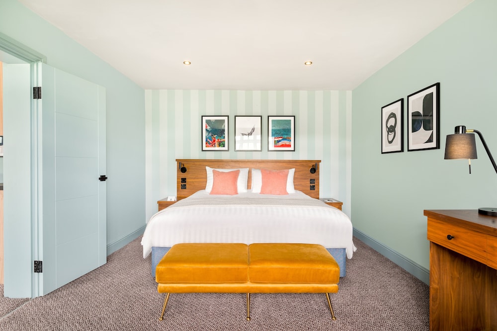 voco lythe hill hotel and spa by ihg