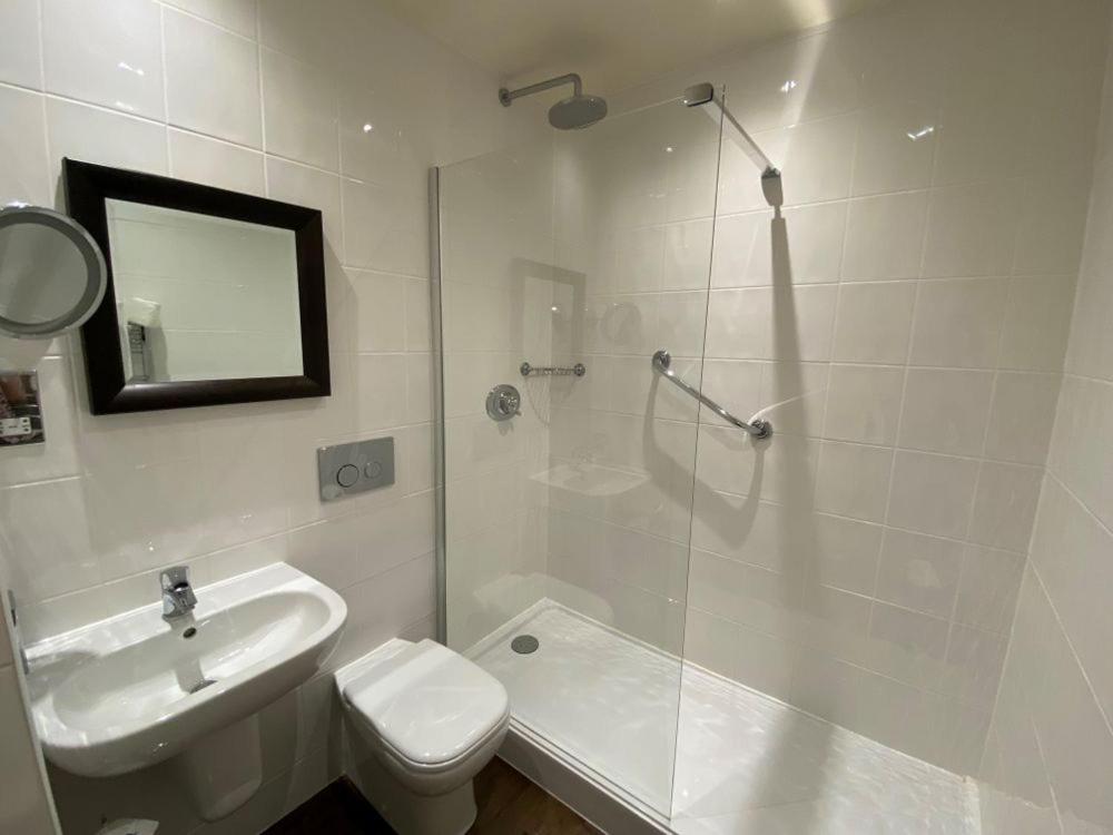 bear of rodborough hotel