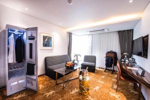 hotel leo