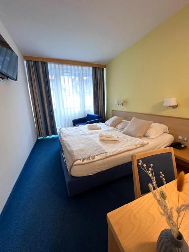 Hotel Jeruzalem,,3 star