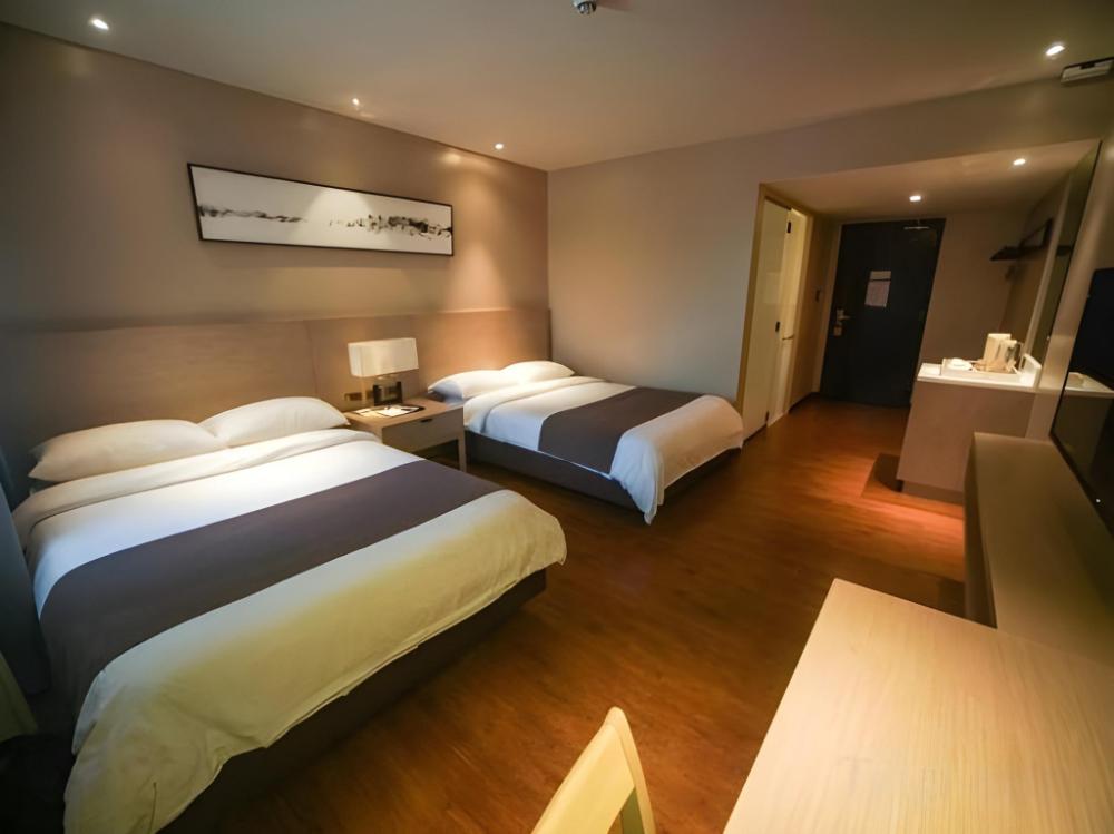 subic bay travelers hotel and event center