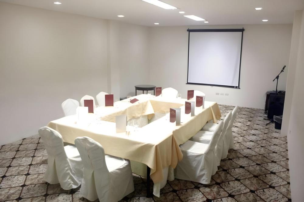 subic bay travelers hotel and event center