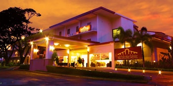 subic bay travelers hotel and event center