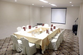 subic bay travelers hotel and event center