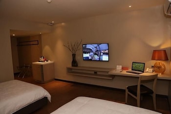 subic bay travelers hotel and event center