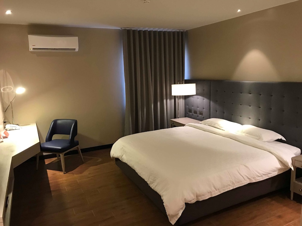 subic bay travelers hotel and event center