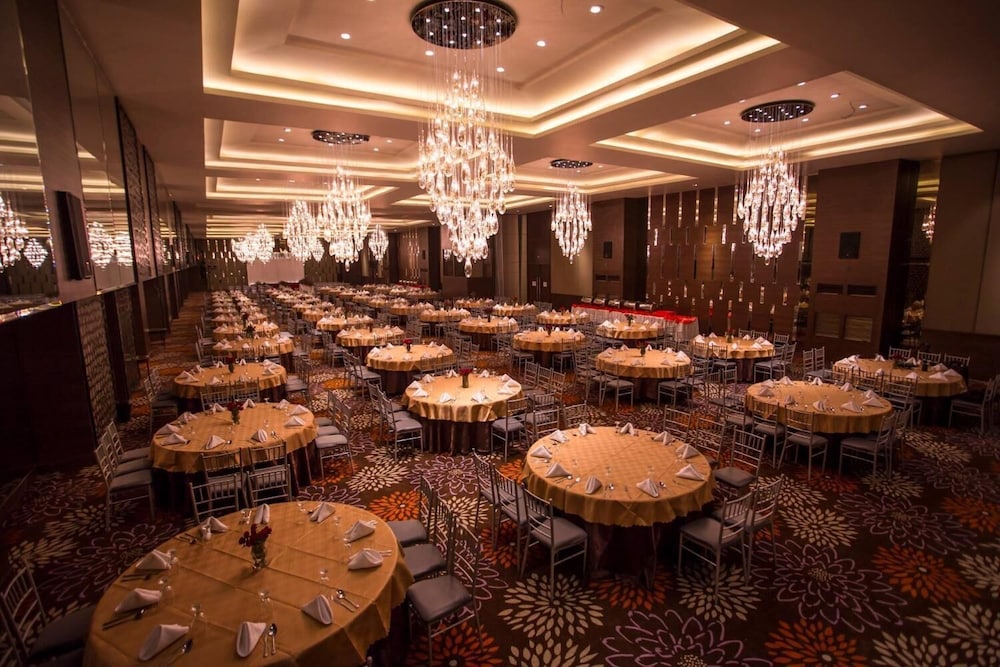 subic bay travelers hotel and event center