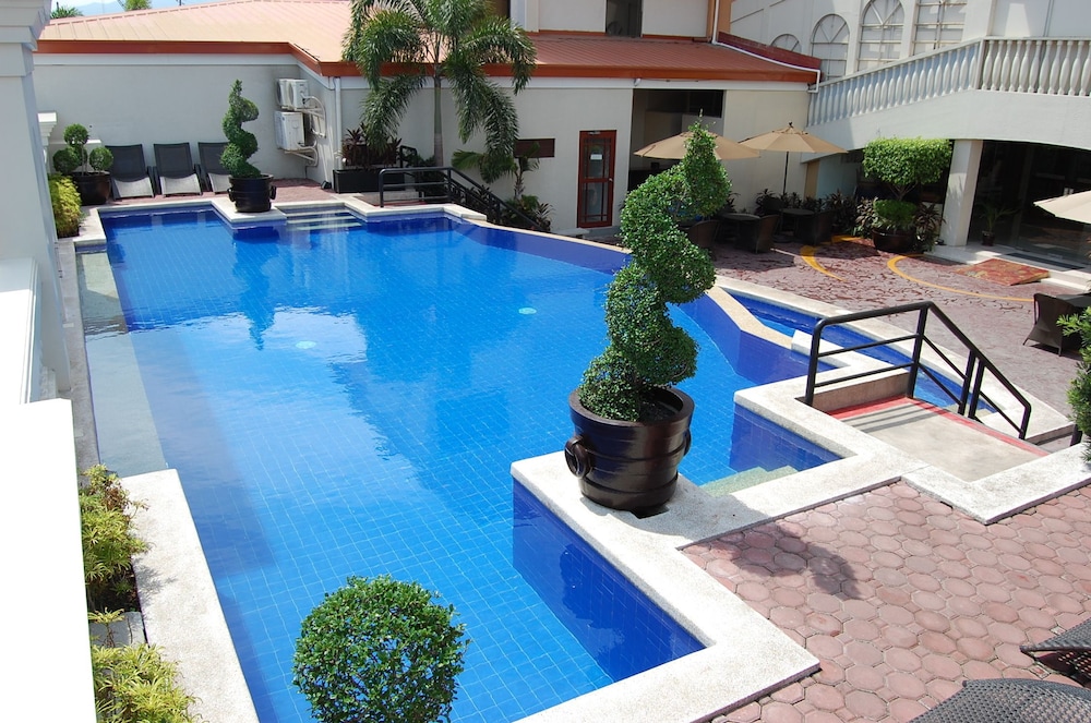 subic bay travelers hotel and event center