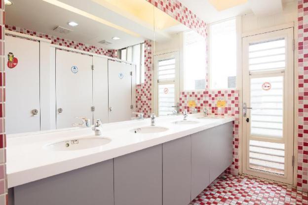 on my way taipei youth hostel