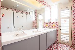 on my way taipei youth hostel